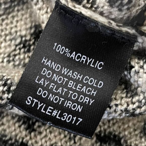 By Together Collection Leopard Print V‎ neck Size Small - Picture 7 of 7